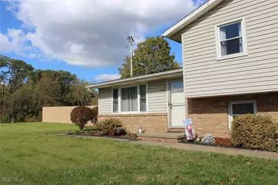 2424 Waynesburg Drive SE, Canton, OH 44707 - Photo 3