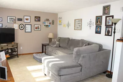 2424 Waynesburg Drive SE, Canton, OH 44707 - Photo 5