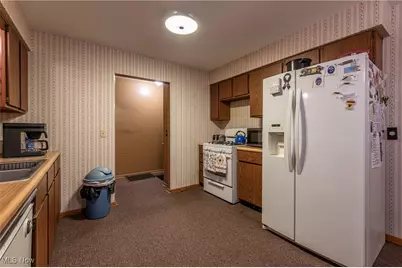 34152 Oak Knoll Street, Eastlake, OH 44095 - Photo 7