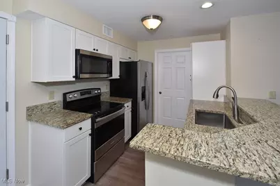 23002 Chandlers Lane #221, Olmsted Falls, OH 44138 - Photo 7