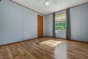 13533 Emerson Ave, Williamstown, WV 26187 - Photo 17