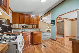 13533 Emerson Ave, Williamstown, WV 26187 - Photo 11