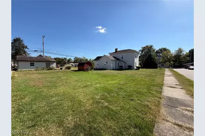 621 Newport Avenue, Uhrichsville, OH 44683 - Photo 13