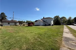 621 Newport Ave, Uhrichsville, OH 44683 - Photo 13