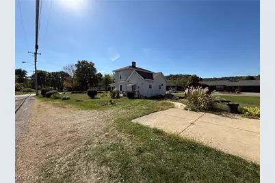 621 Newport Avenue, Uhrichsville, OH 44683 - Photo 11