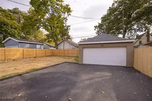 693 Roslyn Ave, Akron, OH 44320 - Photo 19