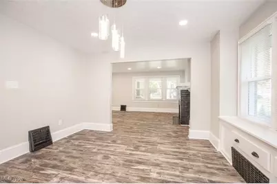 693 Roslyn Avenue, Akron, OH 44320 - Photo 9