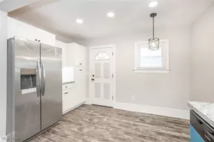 693 Roslyn Ave, Akron, OH 44320 - Photo 11