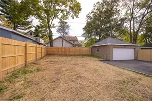 693 Roslyn Ave, Akron, OH 44320 - Photo 5