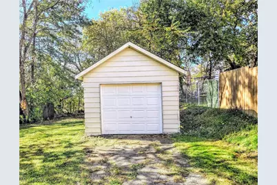 598 Cassius Avenue, Youngstown, OH 44505 - Photo 33