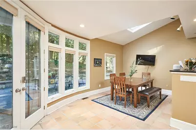 285 Nob Hill Drive, Akron, OH 44303 - Photo 15