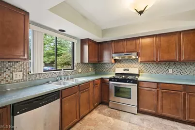 6290 Greenwood #302, Northfield, OH 44067 - Photo 3