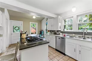 557 Letchworth Dr, Akron, OH 44303 - Photo 9