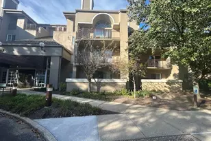 26101 Village Ln, Beachwood, OH 44122 - Photo 3