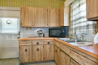 227 Maplewood Avenue, Struthers, OH 44471 - Photo 29