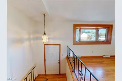 211 W Overlook Drive, Eastlake, OH 44095 - Photo 3