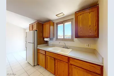 211 W Overlook Drive, Eastlake, OH 44095 - Photo 9