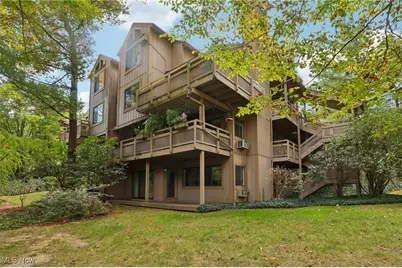 609 Meredith Lane, Cuyahoga Falls, OH 44223 - Photo 1