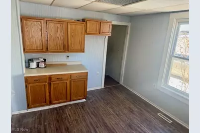 217 W Summit Street, Barberton, OH 44203 - Photo 11