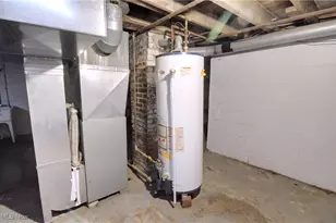 217 W Summit St, Barberton, OH 44203 - Photo 15