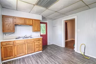 217 W Summit St, Barberton, OH 44203 - Photo 9