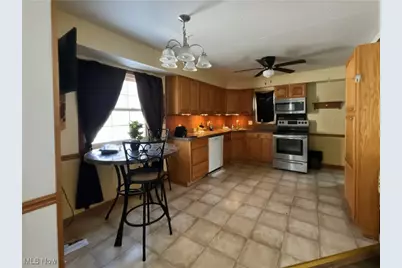 276 E 317 Street, Willowick, OH 44095 - Photo 3