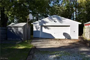 1241 McIntosh Ave, Akron, OH 44314 - Photo 9