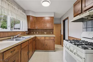 1674 Betz Dr, Akron, OH 44306 - Photo 13