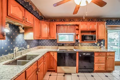 2982 Fair Oaks Drive, Norton, OH 44203 - Photo 9