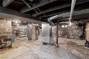 132 31st St SW, Barberton, OH 44203 - Photo 25