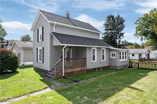 132 31st St SW, Barberton, OH 44203 - Photo 1