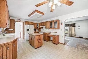 1558 Portal Dr NE, Howland, OH 44484 - Photo 13