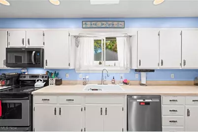 8224 Dartmoor Road, Mentor, OH 44060 - Photo 9