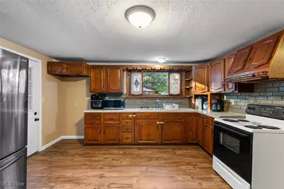 2948 Trenton Road, Akron, OH 44312 - Photo 9