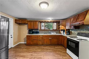 2948 Trenton Rd, Akron, OH 44312 - Photo 9