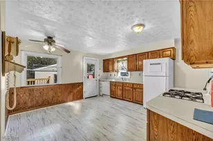 1167 Hilltop Dr, Akron, OH 44310 - Photo 11