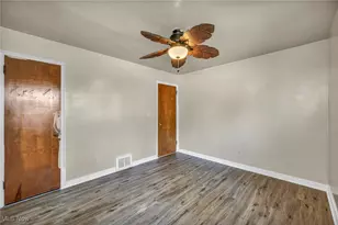 1167 Hilltop Dr, Akron, OH 44310 - Photo 27