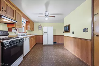 11960 Freshley Avenue, Alliance, OH 44601 - Photo 11