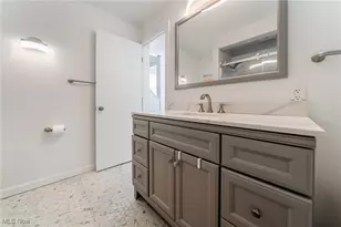 32321 Lakeshore Blvd, Willowick, OH 44095 - Photo 47