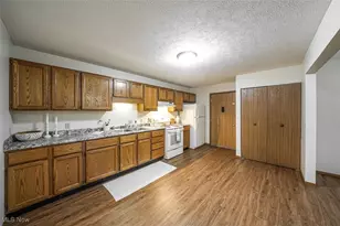 8140 Southwood Dr, Garrettsville, OH 44231 - Photo 5