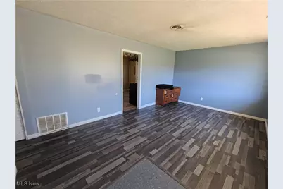 2215 Willowrow Avenue NE, Canton, OH 44705 - Photo 3