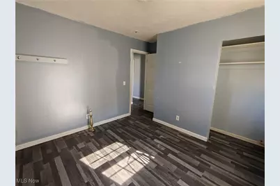 2215 Willowrow Avenue NE, Canton, OH 44705 - Photo 7