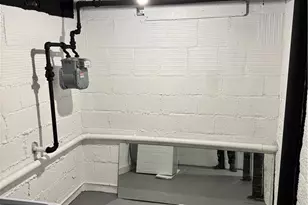 434 Hillwood Dr, Akron, OH 44320 - Photo 29