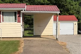 207 Walnut St, New Haven, WV 25265 - Photo 3