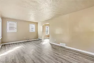 1026 Woodward Ave, Akron, OH 44310 - Photo 5