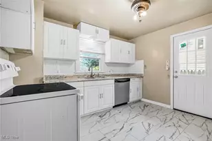 1026 Woodward Ave, Akron, OH 44310 - Photo 7