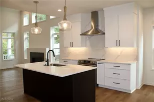 107 Town Centre Dr, Broadview Heights, OH 44147 - Photo 9