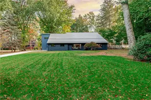 12866 Lakeshore Blvd, Bratenahl, OH 44108 - Photo 3