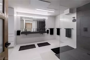 12866 Lakeshore Blvd, Bratenahl, OH 44108 - Photo 17