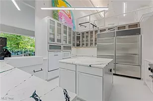 12866 Lakeshore Blvd, Bratenahl, OH 44108 - Photo 11